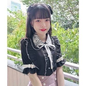 Rojita black heart buckle belt cuff blouse